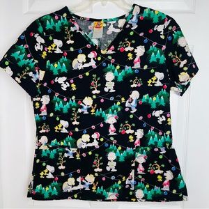 Peanuts Christmas Scrub Top Shirt Charlie Brown Lucy Snoopy Tree Pockets size M